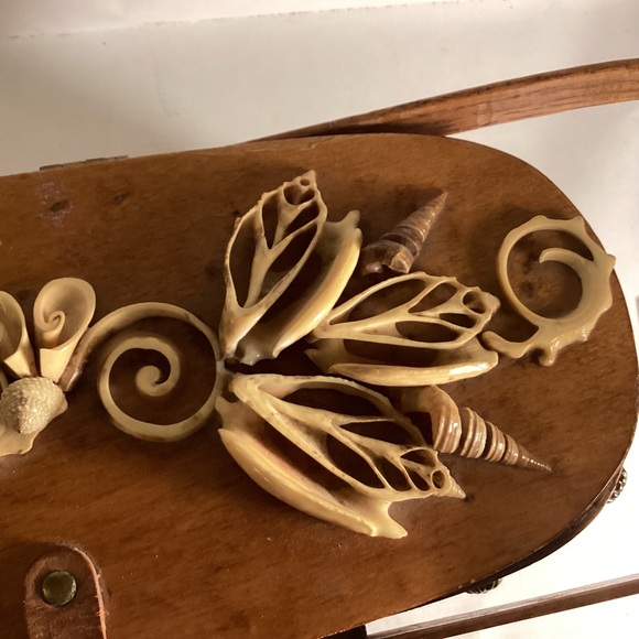 Vintage splint basket purse with seashells - Picture 11 of 13